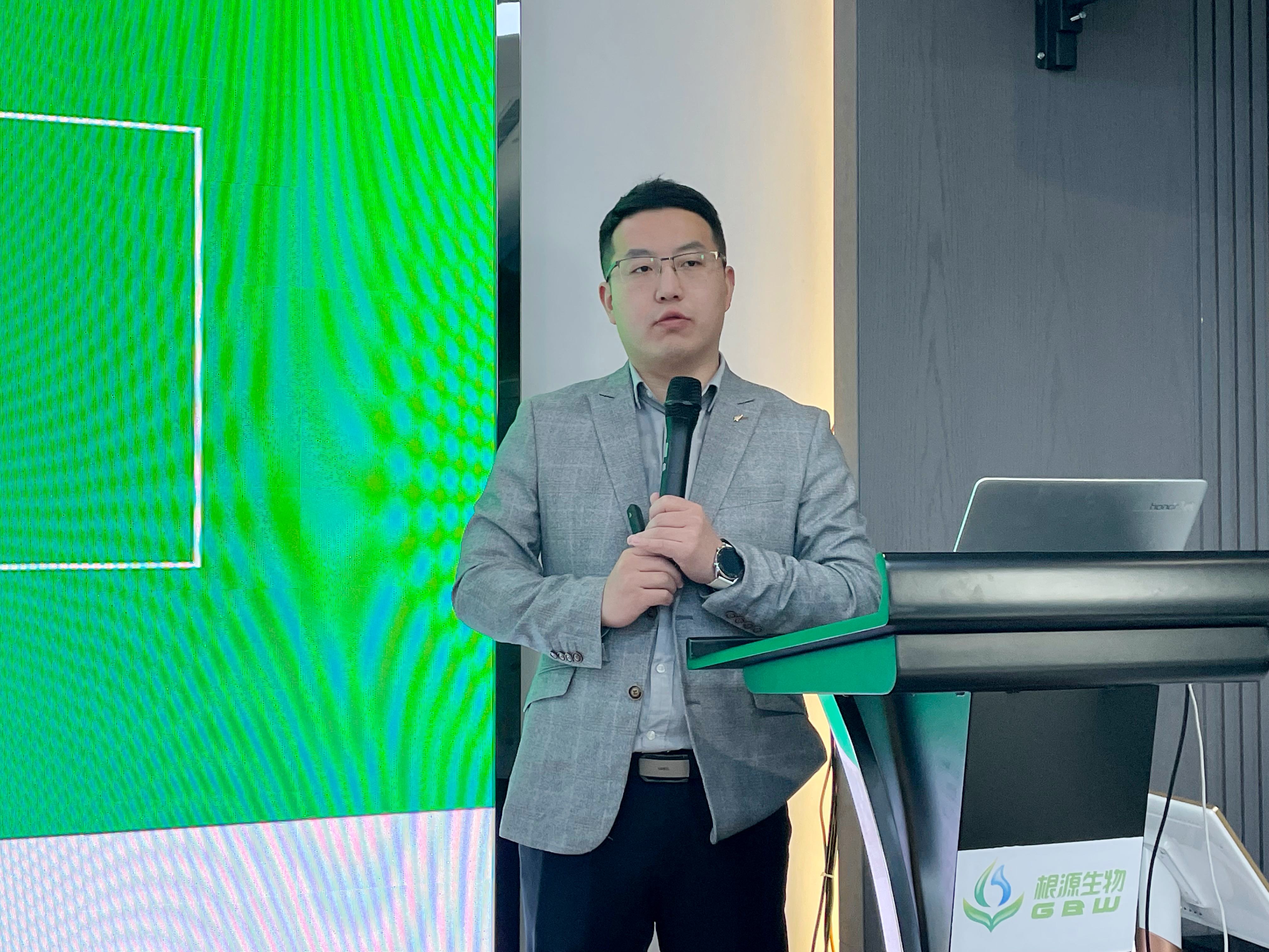 1678772532520896.jpg IMG_1802.HEIC_副本.jpg